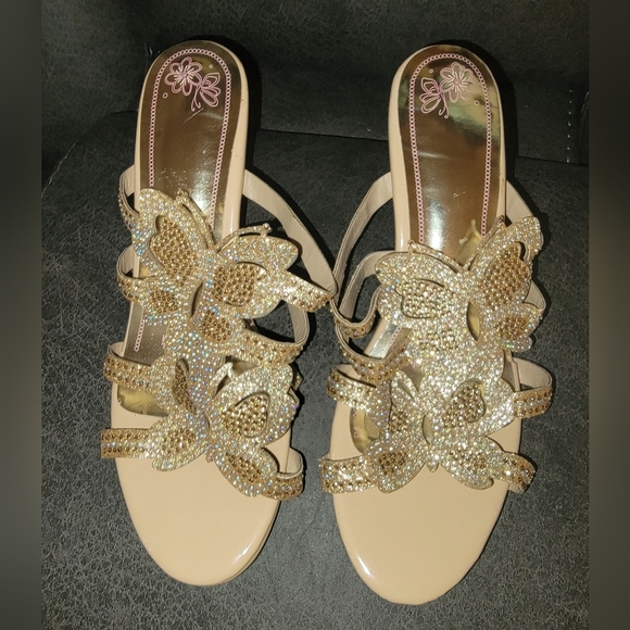 NWOT BEAUTIFUL BUTTERFLY RHINESTONES SHOES SIZE 39 - Picture 2 of 8